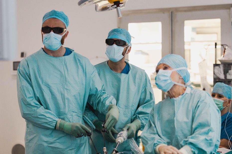 The medical team work together in a multi disciplinary way