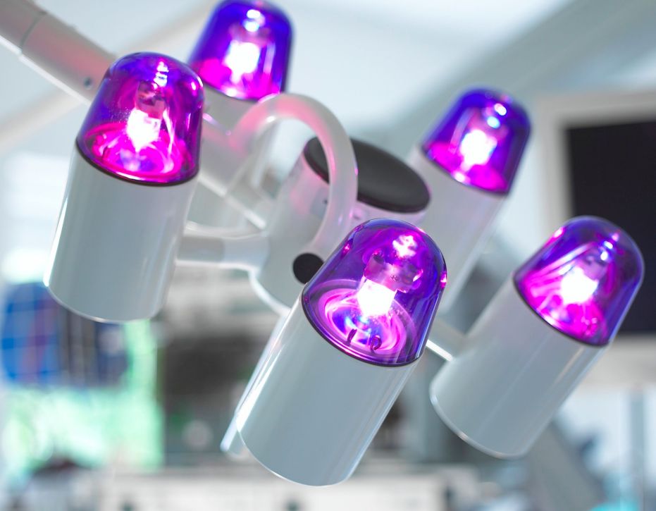 Advanced lighting provides the best operating conditions for the surgeons